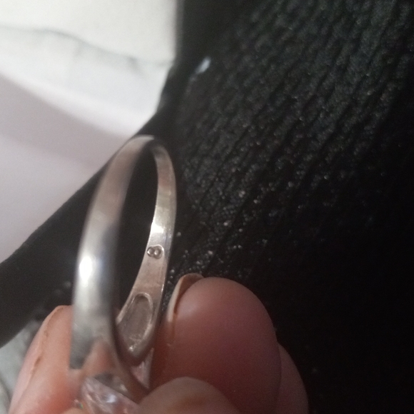 925Ring size 8 silver band with  clear  triangler shaped stone - Picture 4 of 11